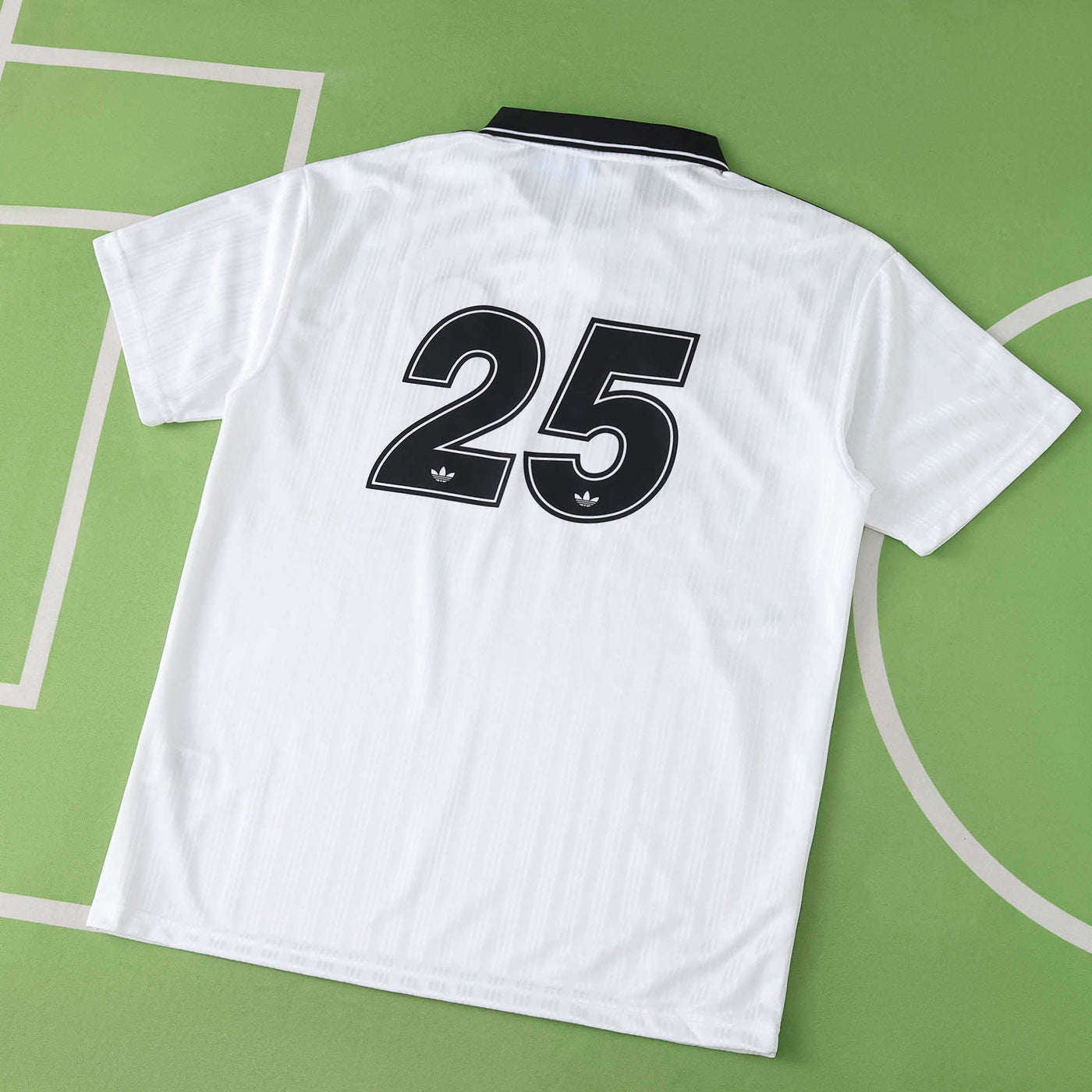 Oasis X Football (White/Black)